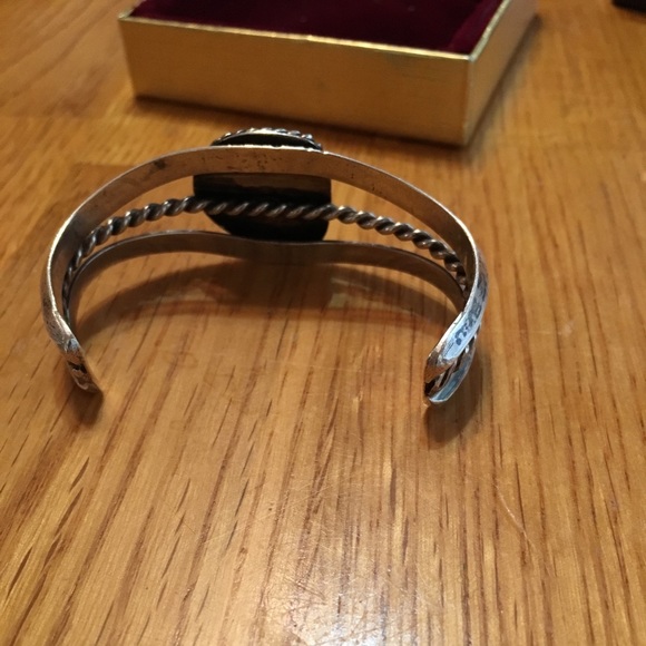 Small cuff bracelet - Picture 2 of 3